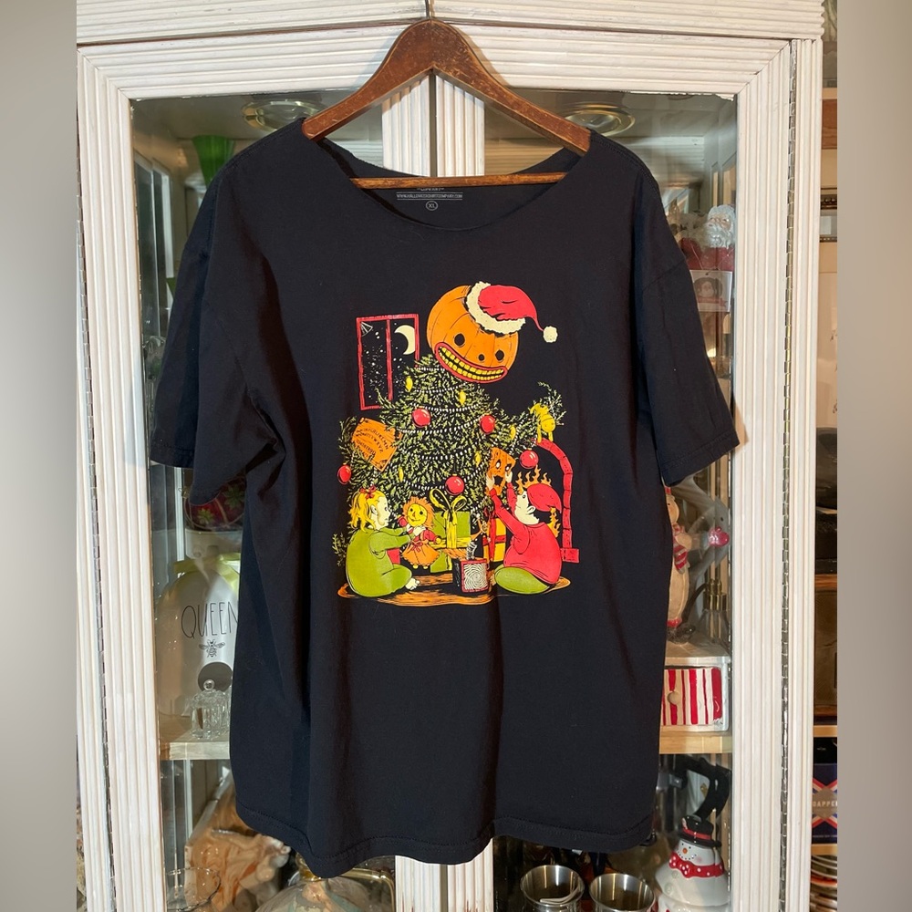 T-Shirt Co. black Halloween Christmas creepy holiday woman’s XL